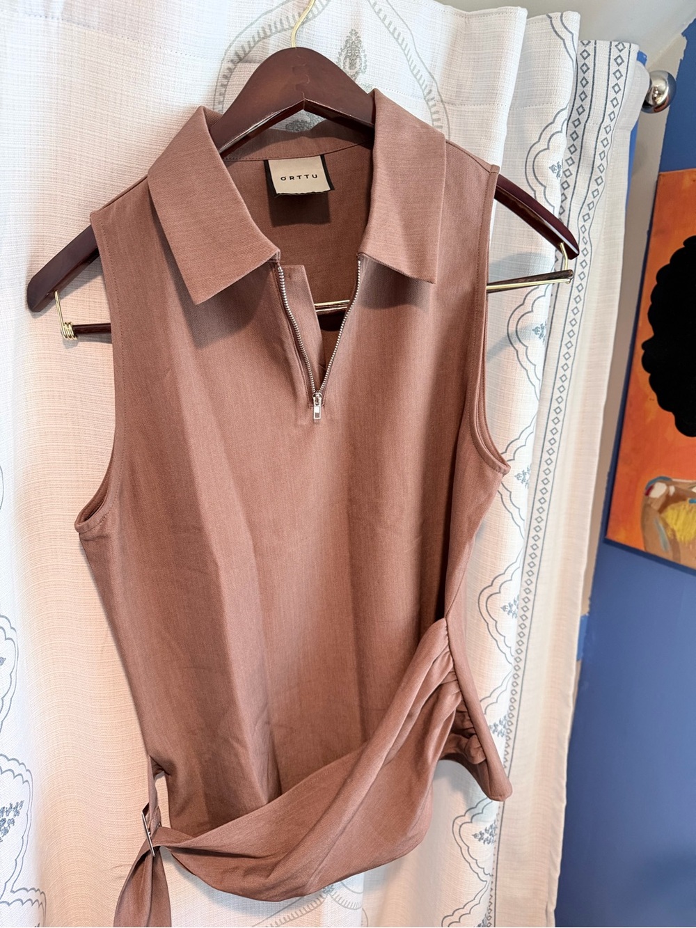 ORTTU Sleeveless Zip Collar Tank in Mauve Brown